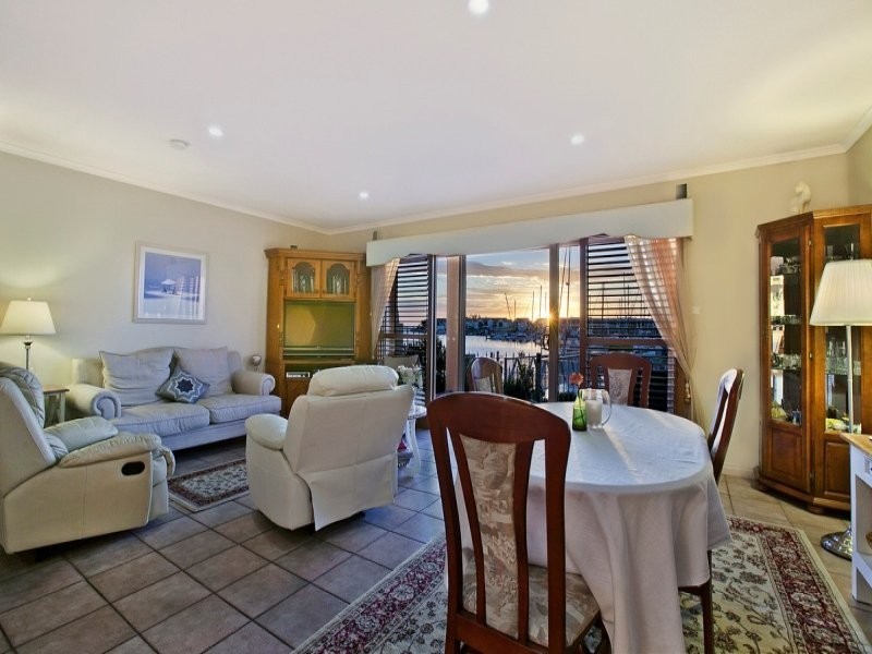 1/8 Coral Way, North Haven SA 5018