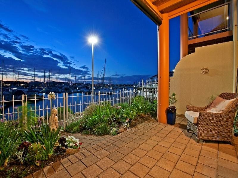 1/8 Coral Way, North Haven SA 5018