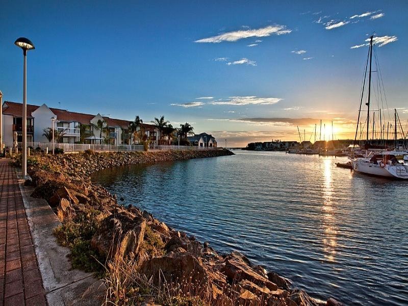 1/8 Coral Way, North Haven SA 5018