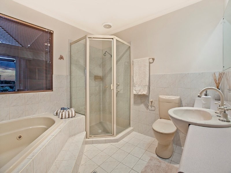 1/8 Coral Way, North Haven SA 5018