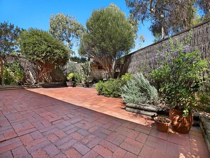 20 Nareeda Way., West Lakes SA 5021