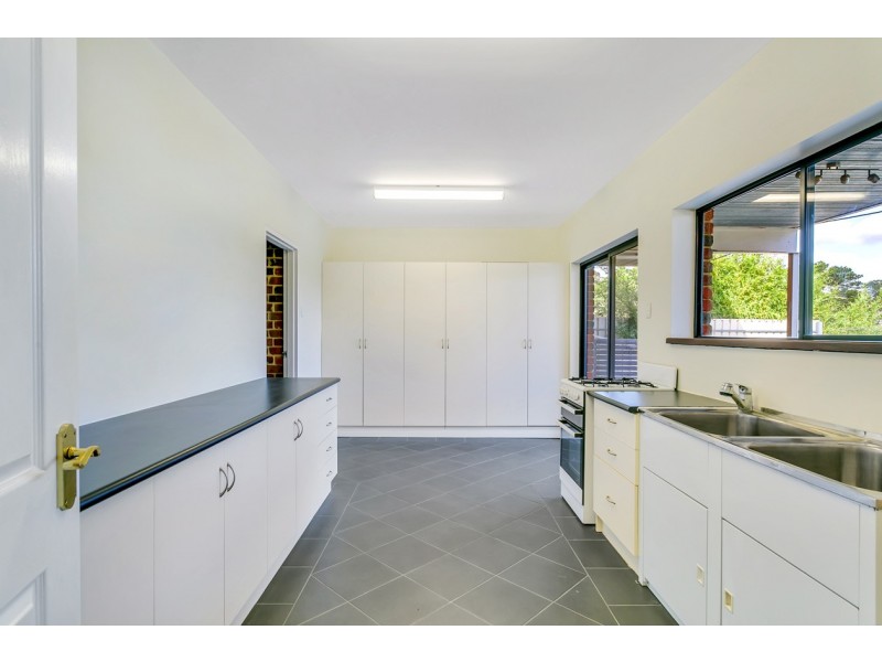 26 Highfield Drive, Aberfoyle Park SA 5159