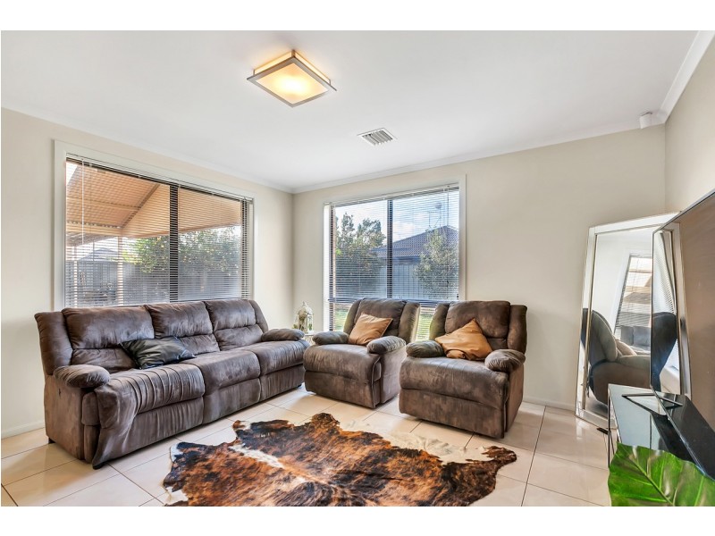 21 Lakeside Drive, Andrews Farm SA 5114