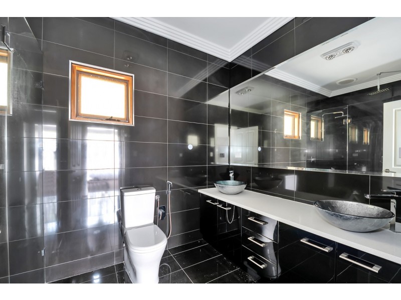 202 Trimmer Parade, Seaton SA 5023