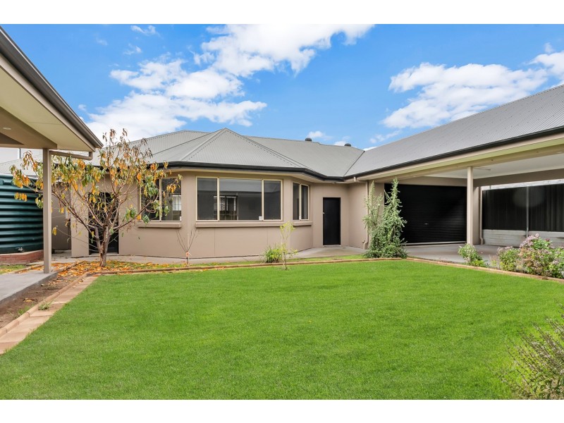 202 Trimmer Parade, Seaton SA 5023