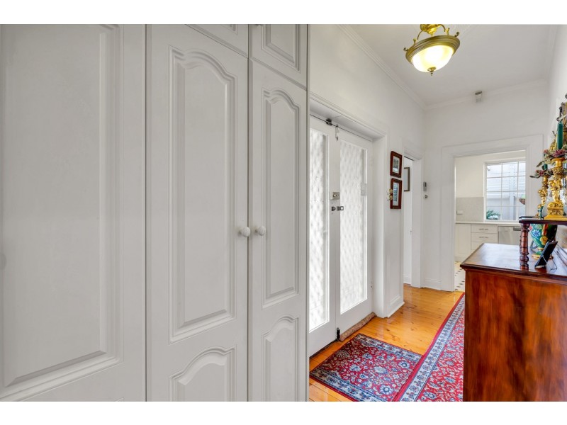 27 Glen Rowan Road, Woodville South SA 5011