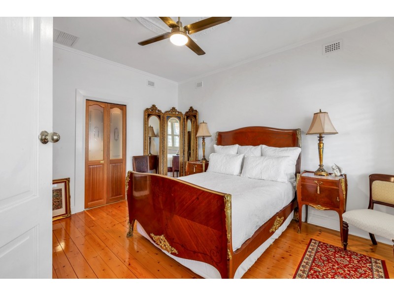 27 Glen Rowan Road, Woodville South SA 5011