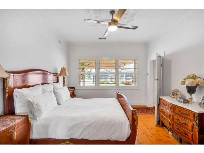 27 Glen Rowan Road, Woodville South SA 5011