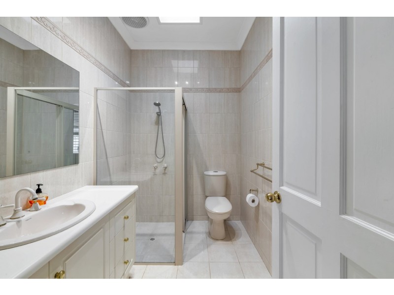 27 Glen Rowan Road, Woodville South SA 5011