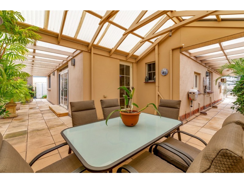 27 Glen Rowan Road, Woodville South SA 5011