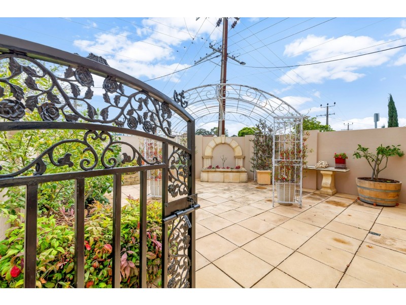 27 Glen Rowan Road, Woodville South SA 5011