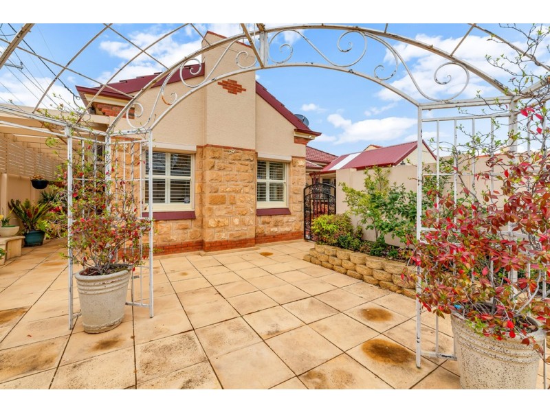 27 Glen Rowan Road, Woodville South SA 5011