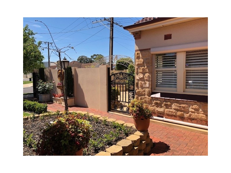 27 Glen Rowan Road, Woodville South SA 5011