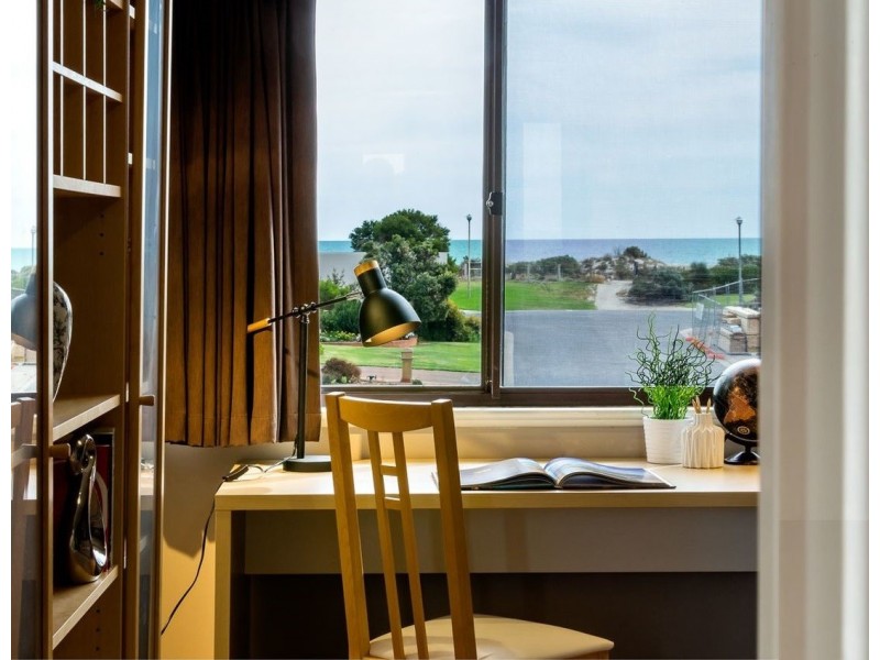 14 Newporter Terrace, West Lakes Shore SA 5020