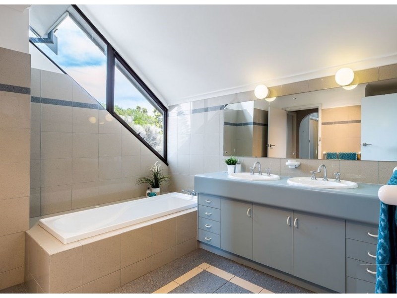 14 Newporter Terrace, West Lakes Shore SA 5020