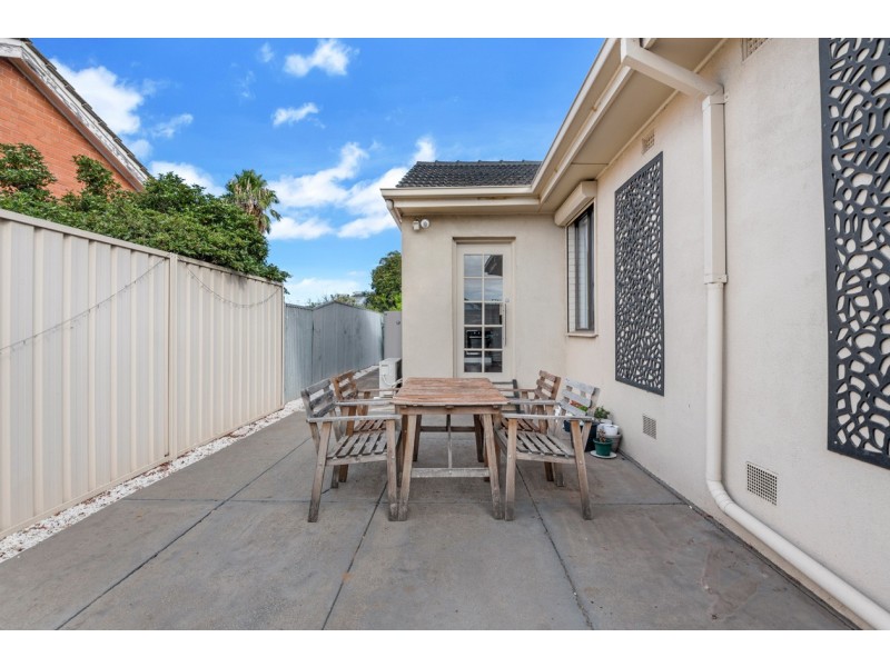 17 Cleve Street, Mansfield Park SA 5012