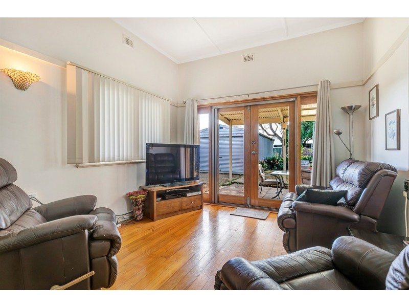 4 Raymond Avenue, Seaton SA 5023