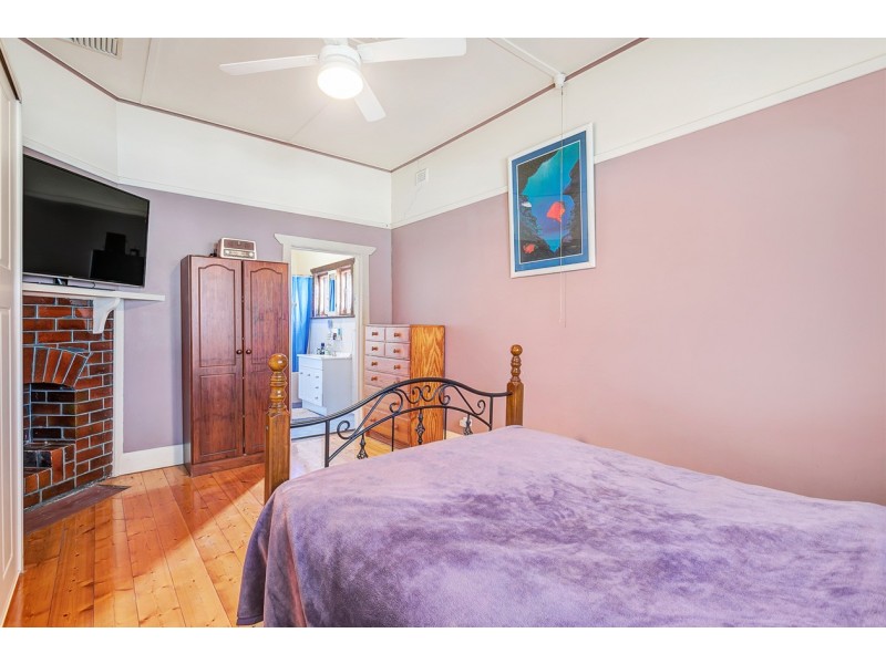 4 Raymond Avenue, Seaton SA 5023