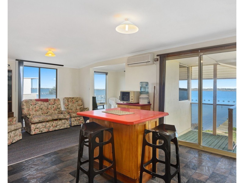 29 Goolwa Channel Drive, Hindmarsh Island SA 5214