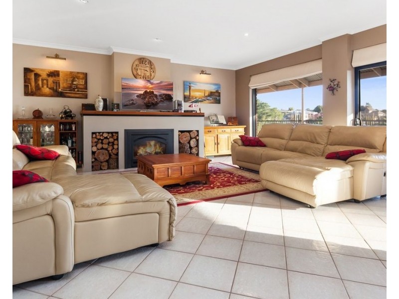 26 Highfield Drive, Aberfoyle Park SA 5159