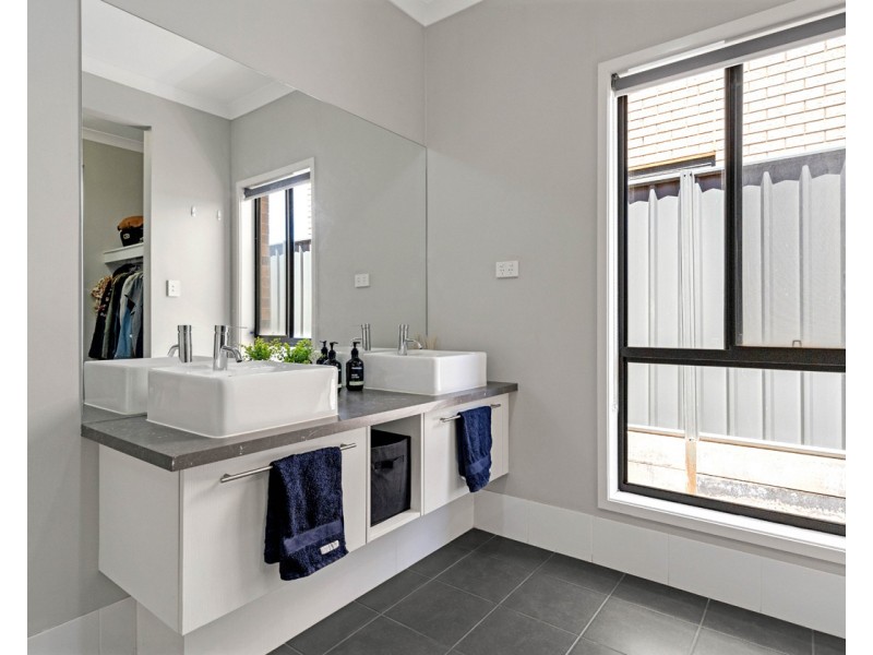 4 Burnlea Parade, Blakeview SA 5114