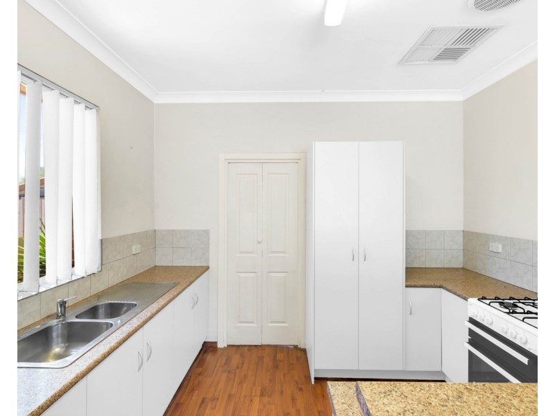 18 Crisp Road, Elizabeth Downs SA 5113