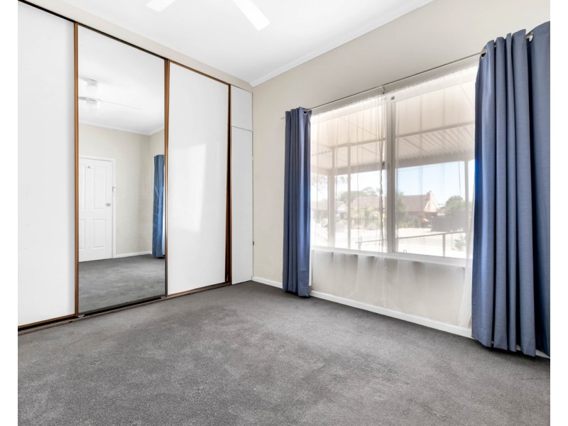 18 Crisp Road, Elizabeth Downs SA 5113