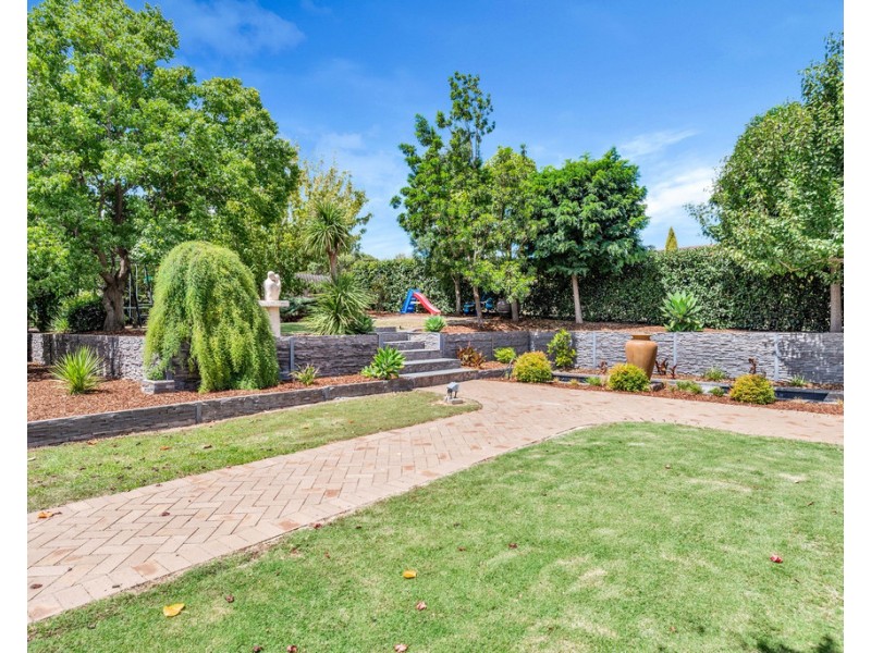 8 Quarry Road, Gulfview Heights SA 5096