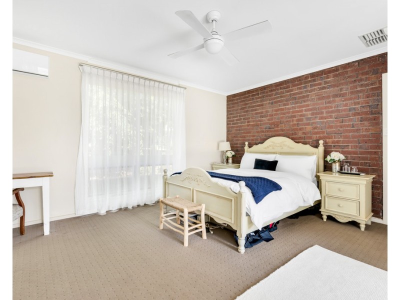 8 Quarry Road, Gulfview Heights SA 5096