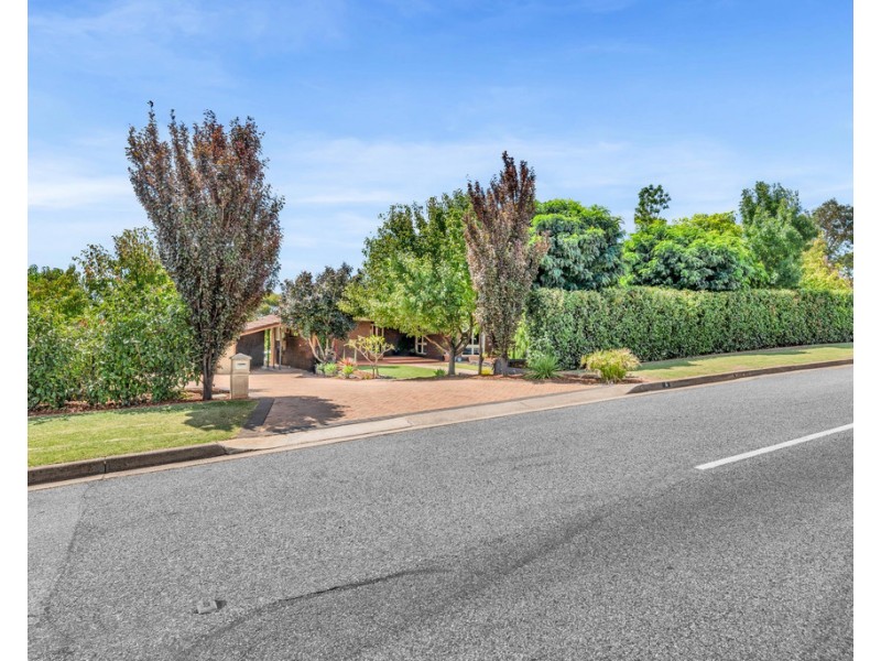 8 Quarry Road, Gulfview Heights SA 5096