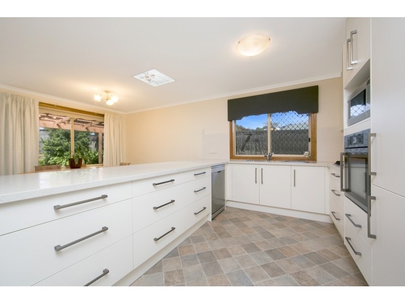 14 Gilchrist Close, Greenwith SA 5125