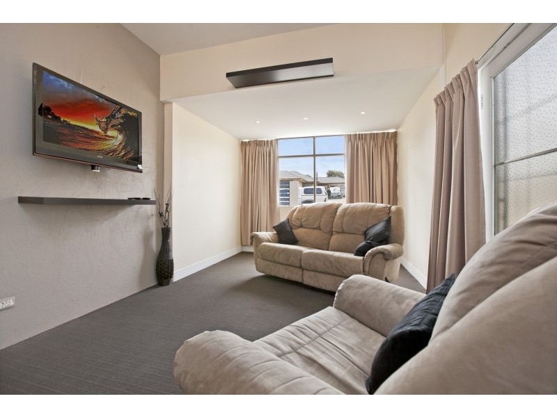 8 Leane Avenue, Ridgehaven SA 5097