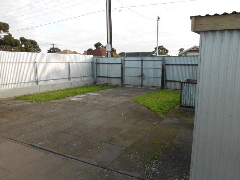 17 Cleve Street, Mansfield Park SA 5012