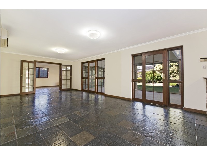 24 Sir John Marks Drive, West Lakes SA 5021