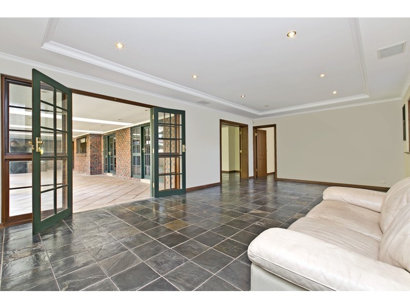 24 Sir John Marks Drive, West Lakes SA 5021