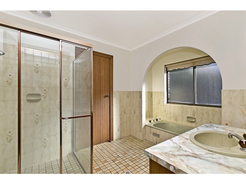24 Sir John Marks Drive, West Lakes SA 5021