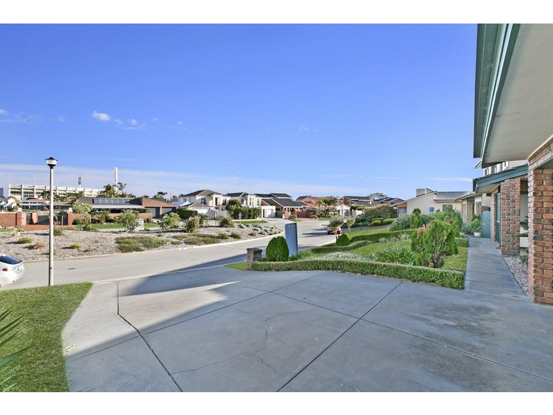 24 Sir John Marks Drive, West Lakes SA 5021