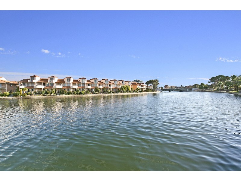 24 Sir John Marks Drive, West Lakes SA 5021