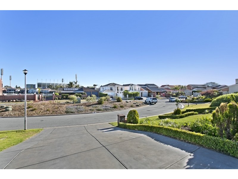 24 Sir John Marks Drive, West Lakes SA 5021