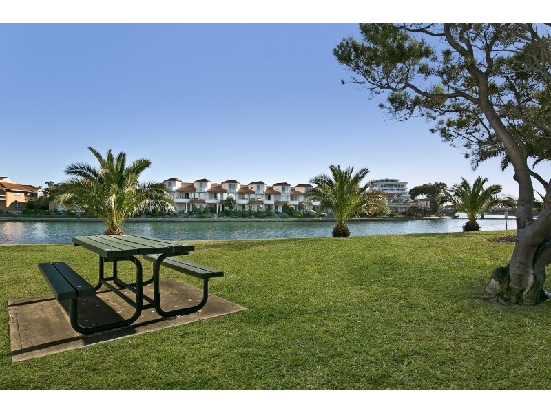 24 Sir John Marks Drive, West Lakes SA 5021