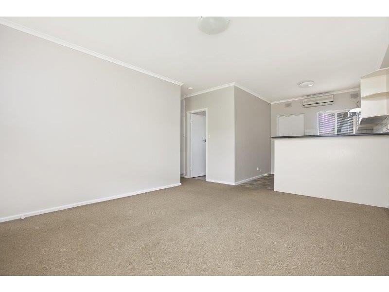 9/2 Bach Street, Seaton SA 5023