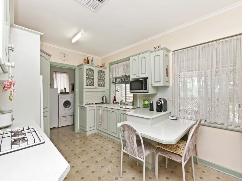5 Mountbatten Grove, West Beach SA 5024