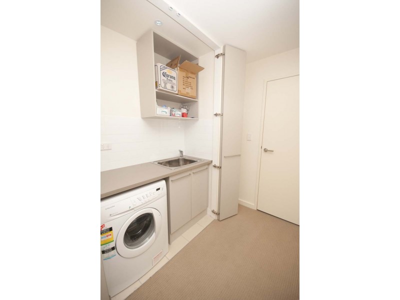 Apt 502, 1-2 Tarni Court, Port Adelaide SA 5015