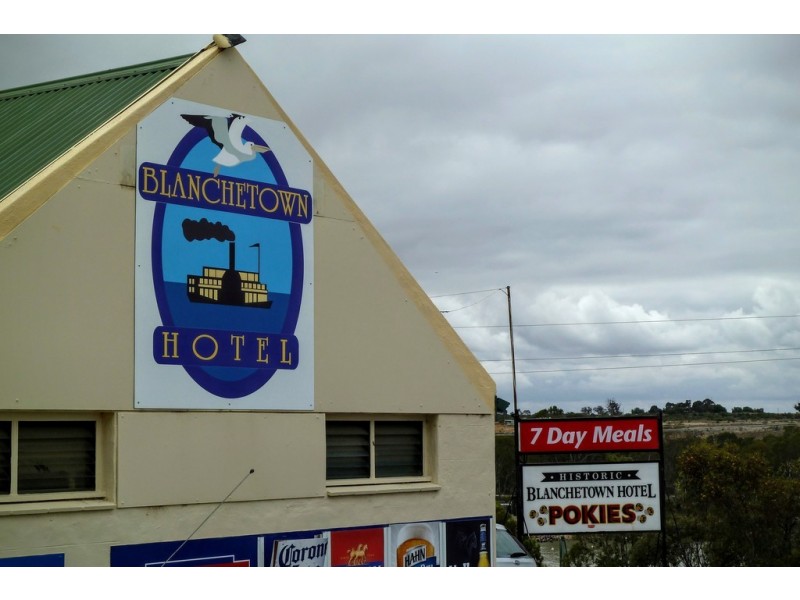 13 Rider Street, Blanchetown SA 5357