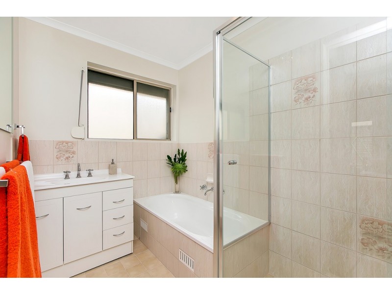 14 Hedgerow Drive, Gulfview Heights SA 5096