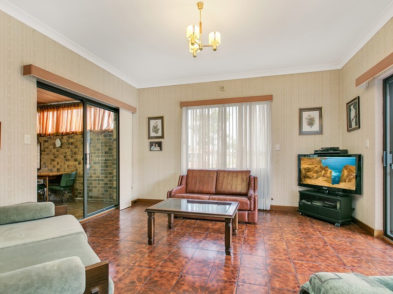 15 Kingborn Avenue, Seaton SA 5023