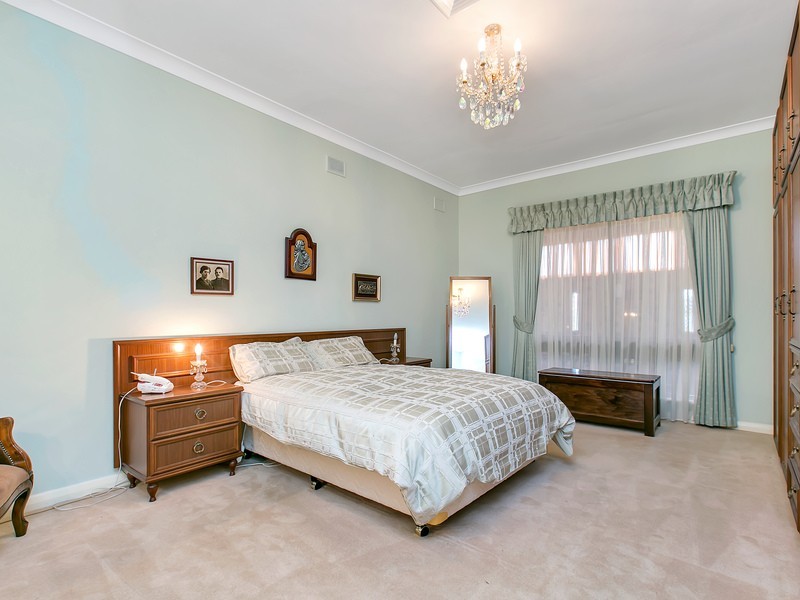 15 Kingborn Avenue, Seaton SA 5023