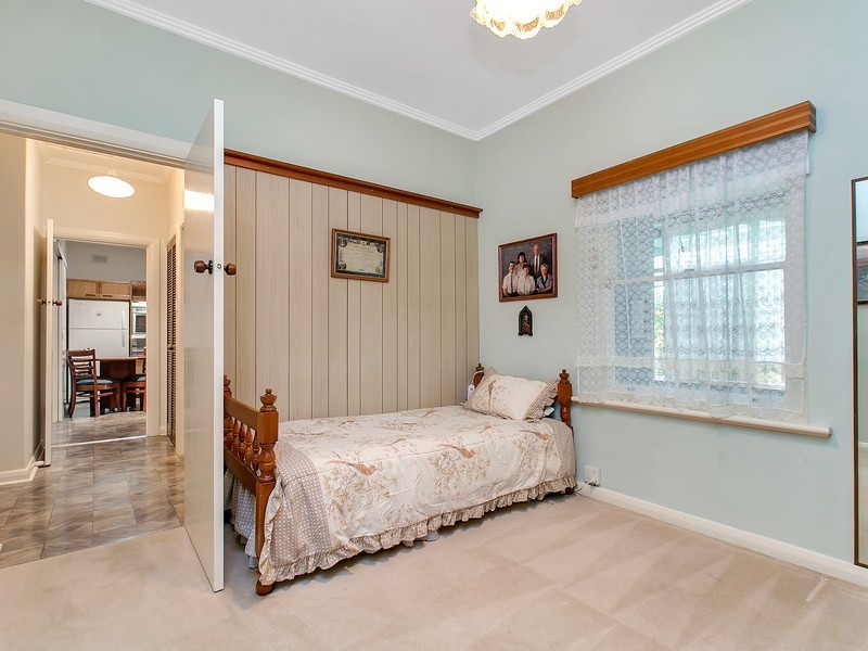 15 Kingborn Avenue, Seaton SA 5023