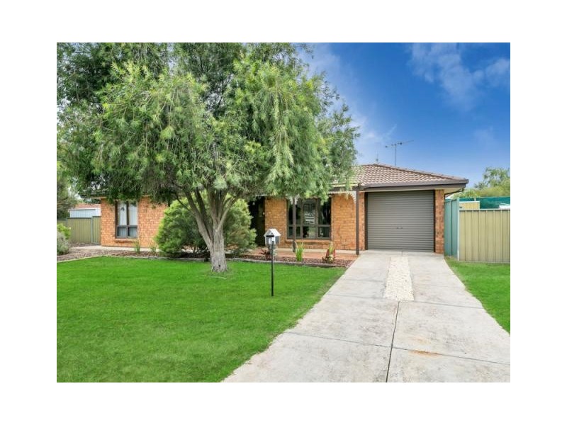 1 Ona Crt, Aberfoyle Park SA 5159