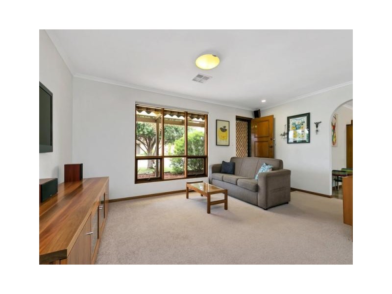 1 Ona Crt, Aberfoyle Park SA 5159